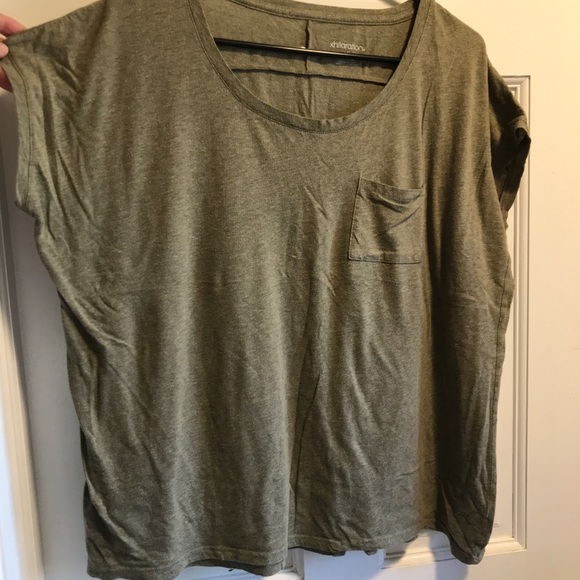 Tank and Tee bundle - Picture 3 of 3